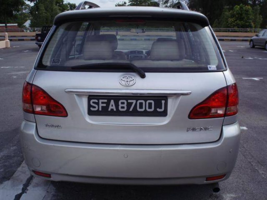 2003 Toyota Ipsum