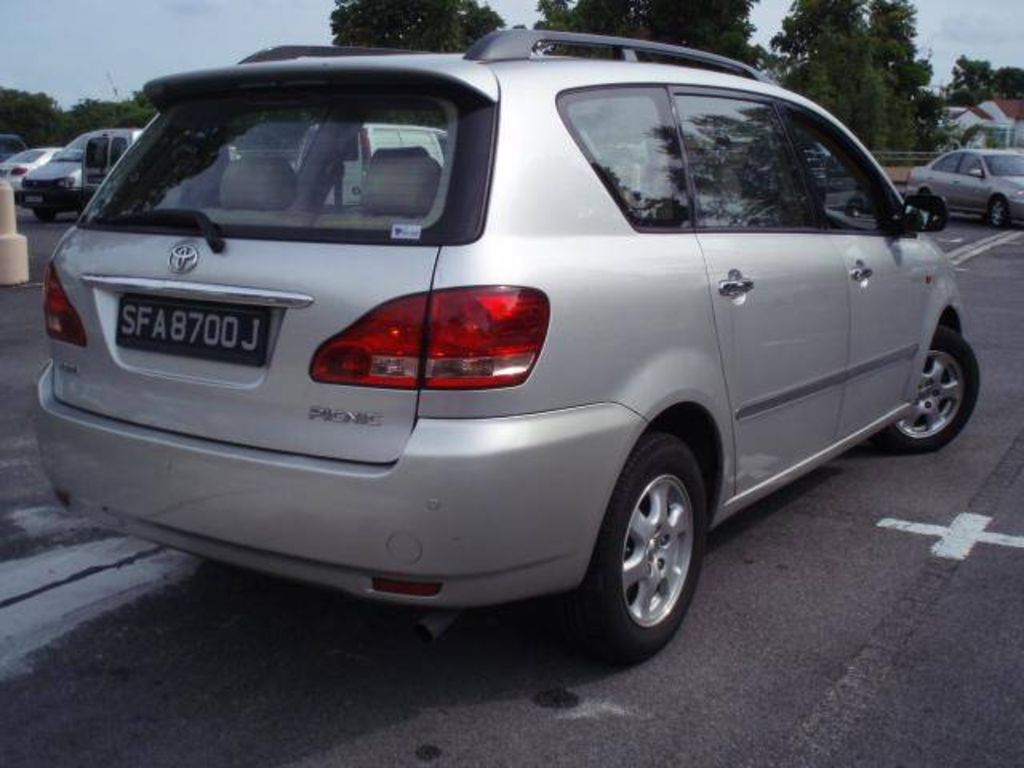 2003 Toyota Ipsum