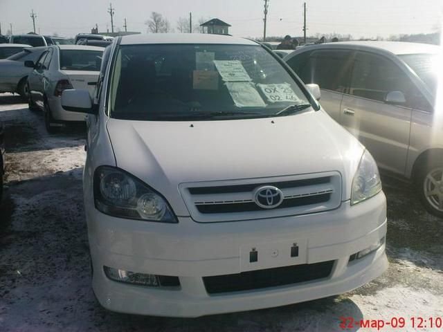 2003 Toyota Ipsum