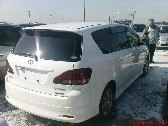 2003 Toyota Ipsum