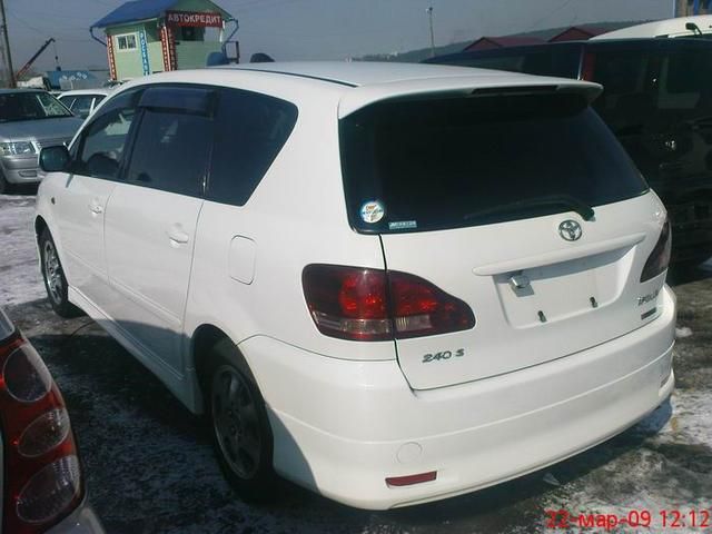 2003 Toyota Ipsum