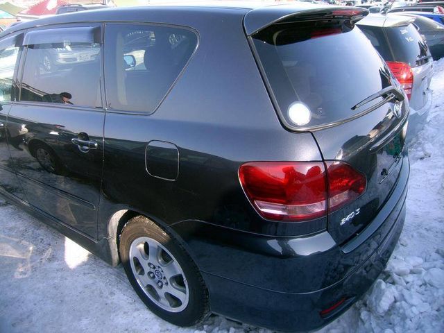 2003 Toyota Ipsum