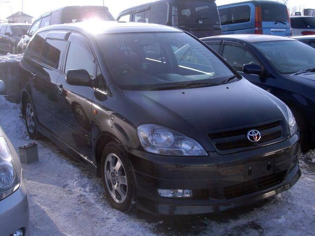 2003 Toyota Ipsum