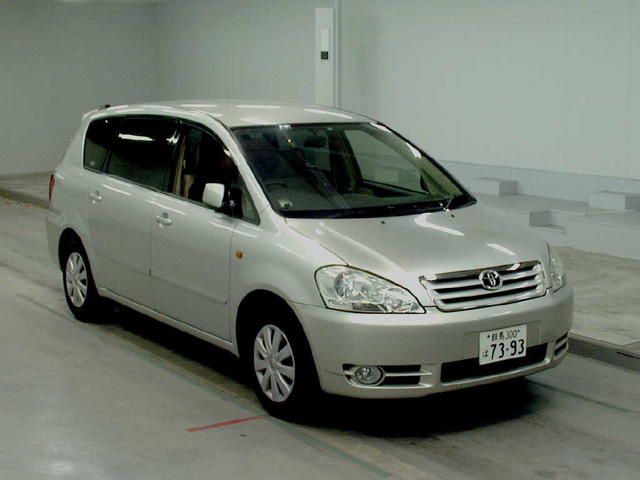 2003 Toyota Ipsum