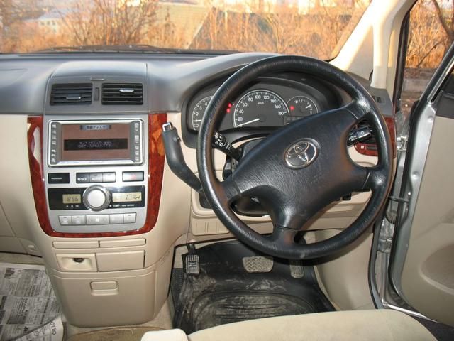 2003 Toyota Ipsum