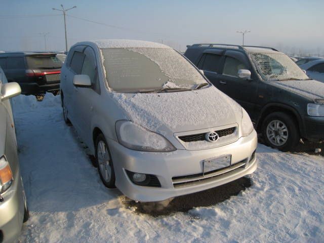 2003 Toyota Ipsum