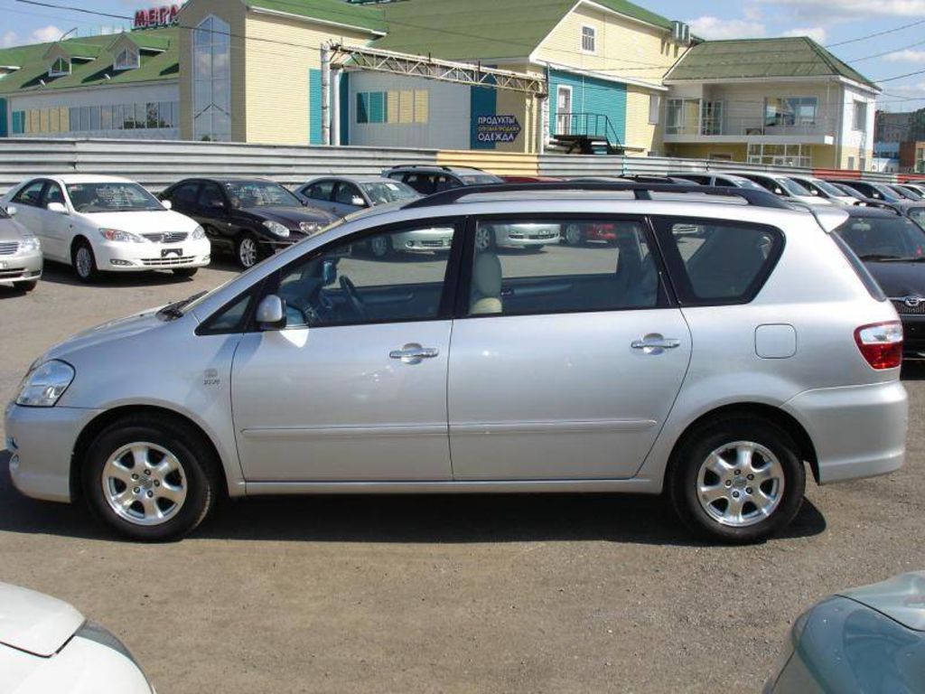 2003 Toyota Ipsum