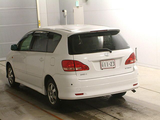 2003 Toyota Ipsum