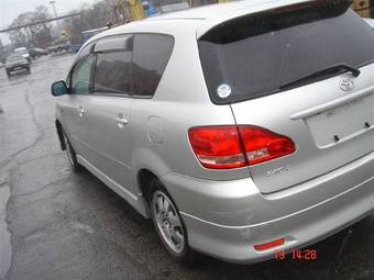 2003 Toyota Ipsum Photos