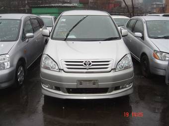 2003 Toyota Ipsum Pictures