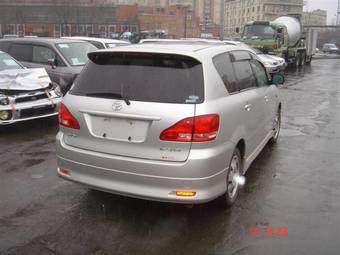 2003 Toyota Ipsum Photos
