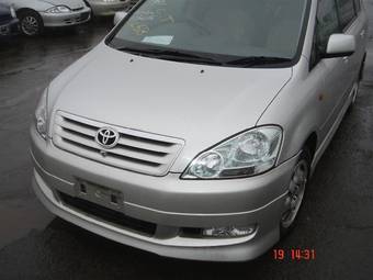 2003 Toyota Ipsum Pictures