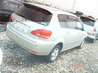 2003 Toyota Ipsum Photos