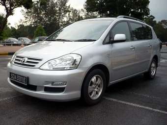 2003 Toyota Ipsum Pictures
