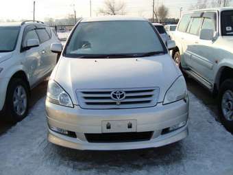 2003 Toyota Ipsum Images