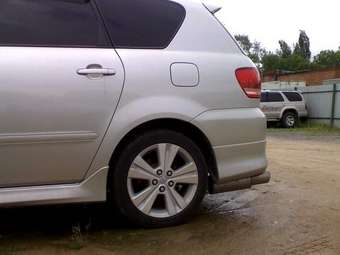 2003 Toyota Ipsum Photos