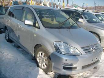 2003 Toyota Ipsum Pictures