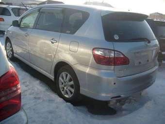 2003 Toyota Ipsum Photos