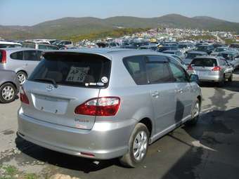 2003 Toyota Ipsum Pictures