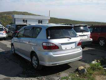 2003 Toyota Ipsum Photos