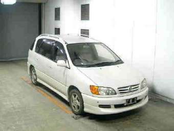 2003 Toyota Ipsum Images