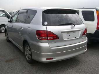 2003 Toyota Ipsum Pictures