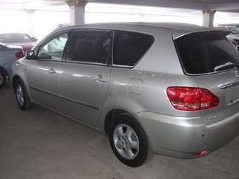 2003 Toyota Ipsum Pictures