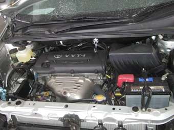 2003 Toyota Ipsum Pictures