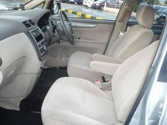 2003 Toyota Ipsum Photos