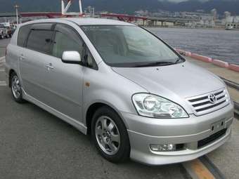 2003 Toyota Ipsum Photos