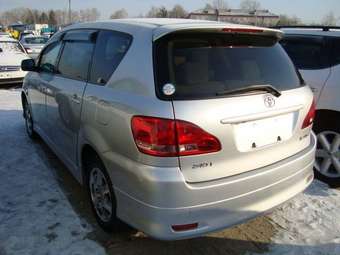 2003 Toyota Ipsum Pictures
