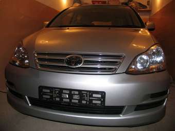 2003 Toyota Ipsum Pictures
