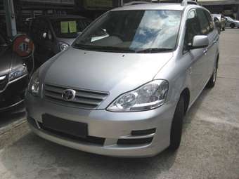 2003 Toyota Ipsum Pictures