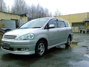 2003 Toyota Ipsum Pictures