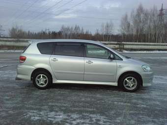 2003 Toyota Ipsum Pictures