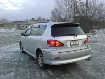 2003 Toyota Ipsum Pictures
