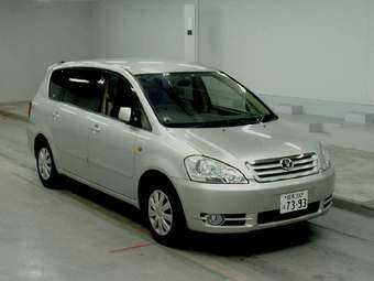 2003 Toyota Ipsum Pictures
