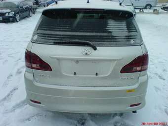 2003 Toyota Ipsum Pictures