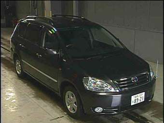 2003 Toyota Ipsum Pictures