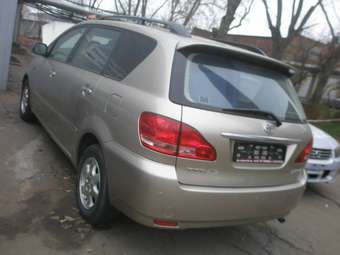 2003 Toyota Ipsum Pictures