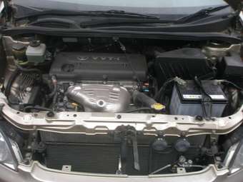 2003 Toyota Ipsum Pictures