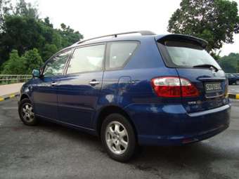 2003 Toyota Ipsum Pictures