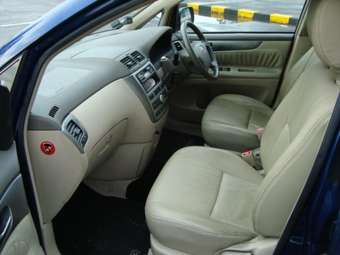 2003 Toyota Ipsum Pictures