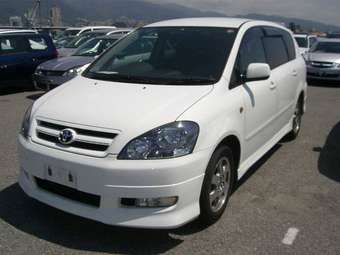 2003 Toyota Ipsum Photos