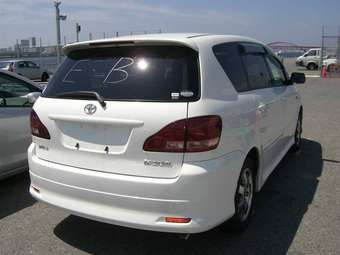 2003 Toyota Ipsum Pictures