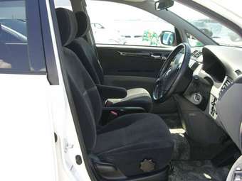 2003 Toyota Ipsum Images