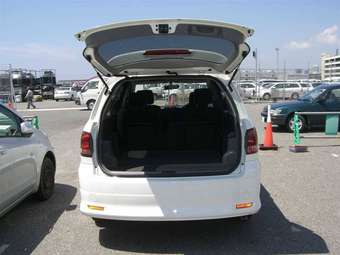 2003 Toyota Ipsum Pictures