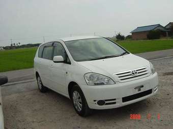2003 Toyota Ipsum Pics