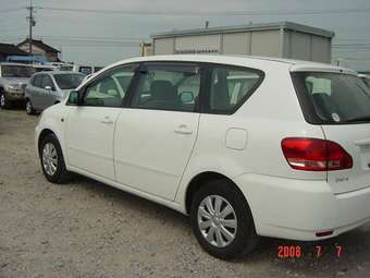 2003 Toyota Ipsum Images