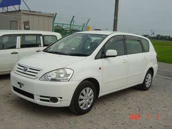 2003 Toyota Ipsum Pictures